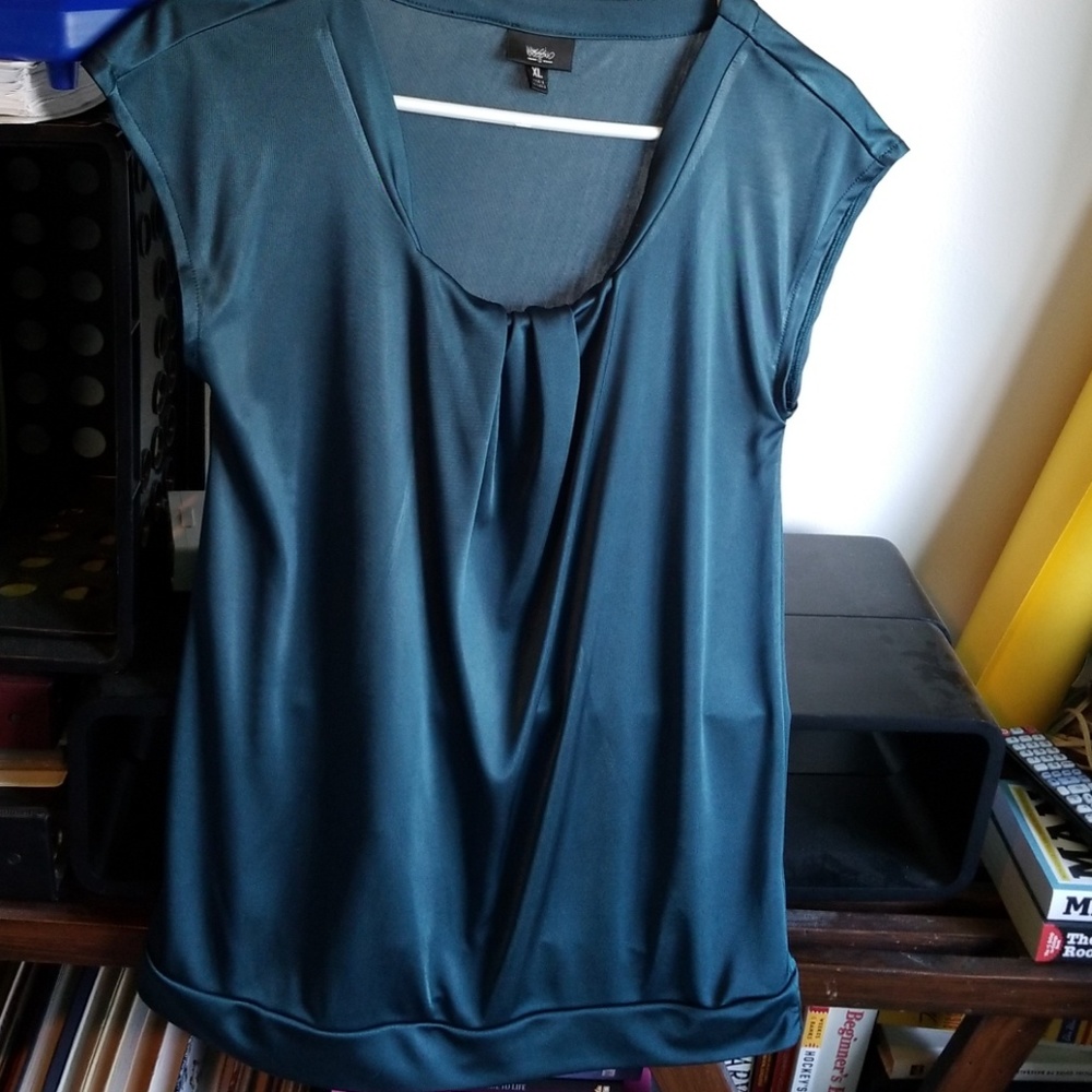 Sleeveless blouse